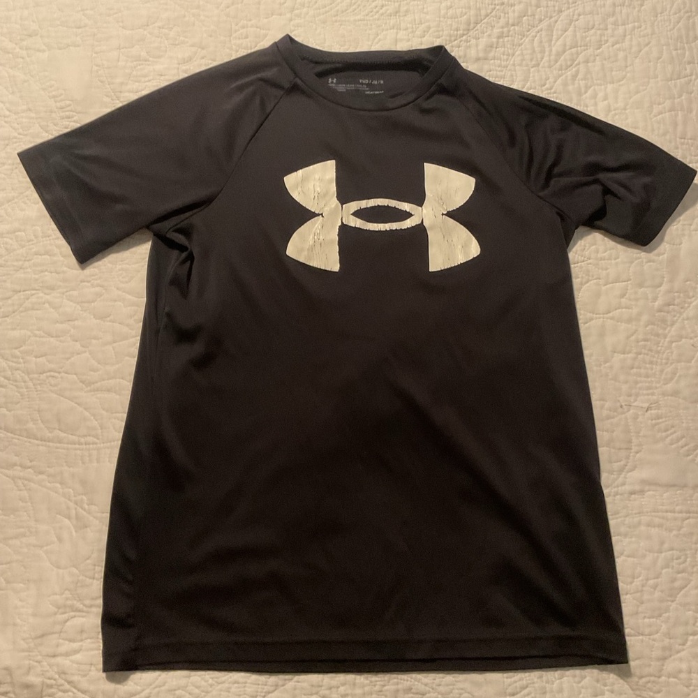 Boys black UnderArmour Tshirt size medium youth